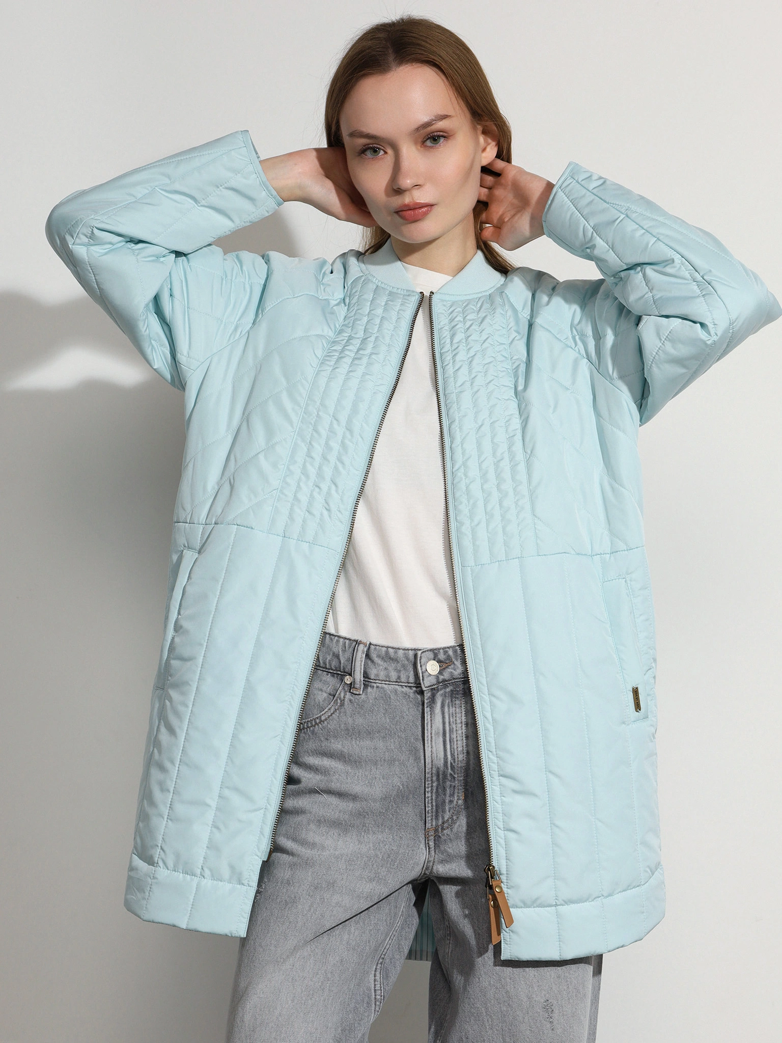 Пальто голубого цвета прямого кроя